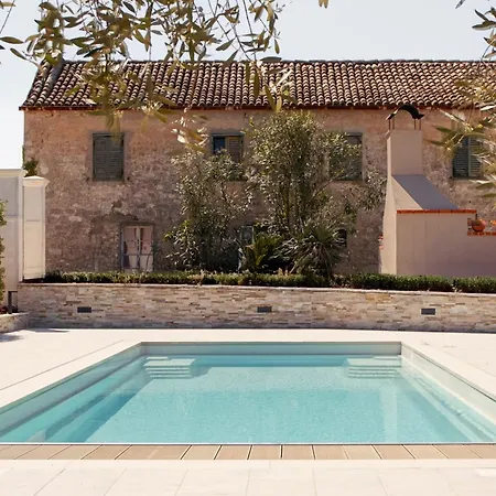 Stari Dvor Отель Углян