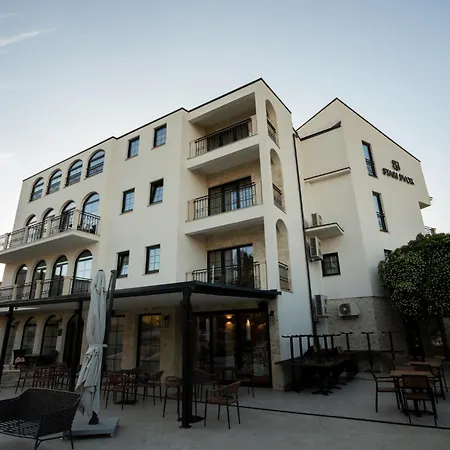 Stari Dvor ホテル 3*