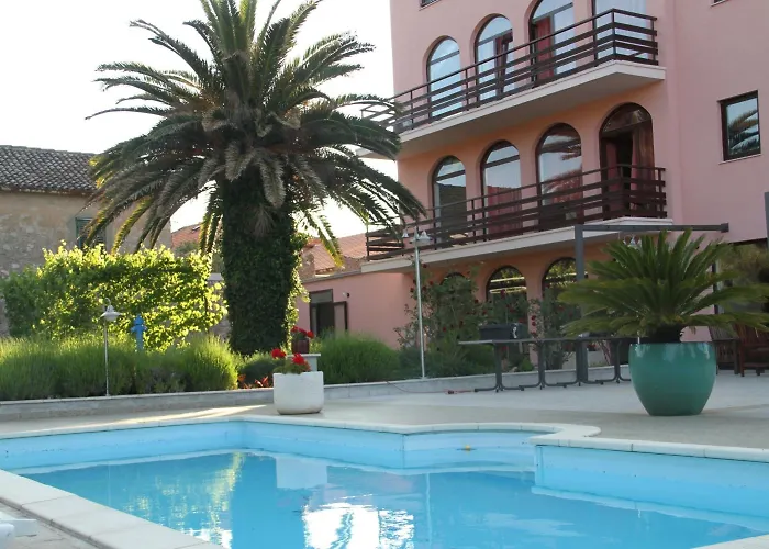 Hotel Stari Dvor 3*