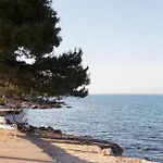 Stari Dvor 酒店 乌格连