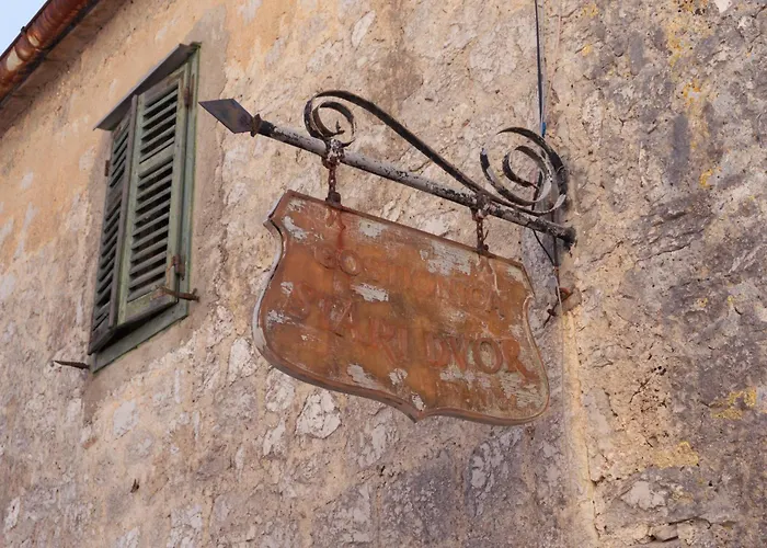 Stari Dvor 우글랸