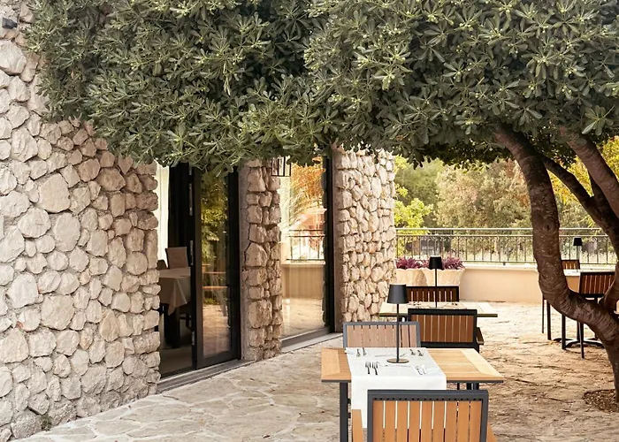 호텔 Stari Dvor 우글랸