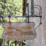 Stari Dvor מלון