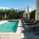 Stari Dvor 3* אוגייאן