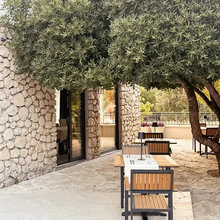 מלון Stari Dvor אוגייאן