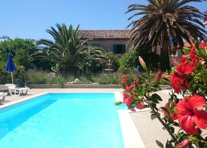 Szálloda Stari Dvor 3*